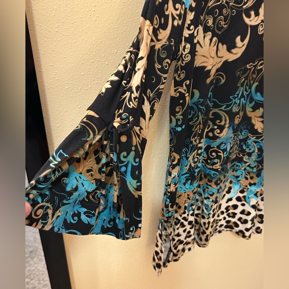 Chico’s Top With Quarter Length Sleeves - Size 1(M-8) Multi Design - Picture 8 of 14